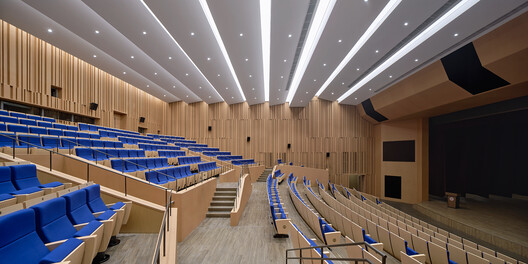 Shanghai Jiao Tong University Student Service Center / TJAD/Zeng Qun Architecture Design Studio Shanghai Jiao Tong University Student Service Center / TJAD/Zeng Qun Architecture Design Studio - Image 9 of 34