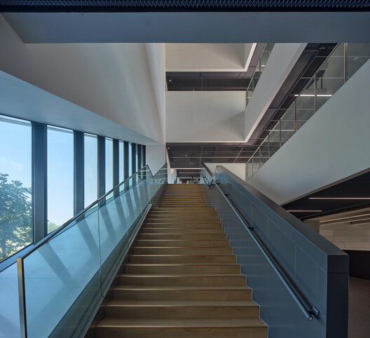 Shanghai Jiao Tong University Student Service Center / TJAD/Zeng Qun Architecture Design Studio Shanghai Jiao Tong University Student Service Center / TJAD/Zeng Qun Architecture Design Studio - Image 18 of 34