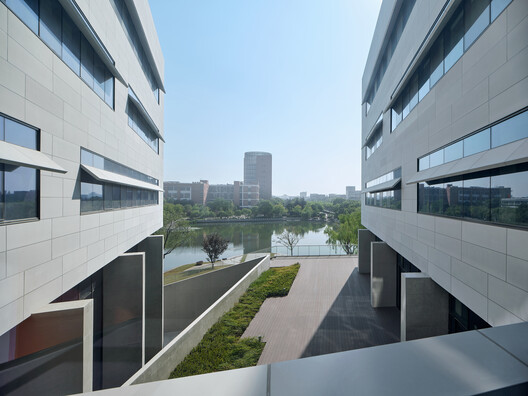 Shanghai Jiao Tong University Student Service Center / TJAD/Zeng Qun Architecture Design Studio Shanghai Jiao Tong University Student Service Center / TJAD/Zeng Qun Architecture Design Studio - Exterior Photography