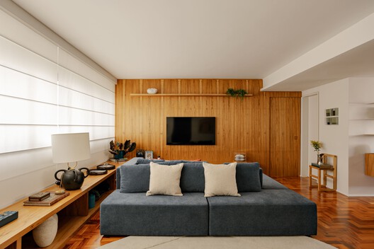 Apartamento IF / Estúdio Nimo - Fotografia de Interiores, Sala de Estar, Sofá, Madeira, Mesa, Iluminação