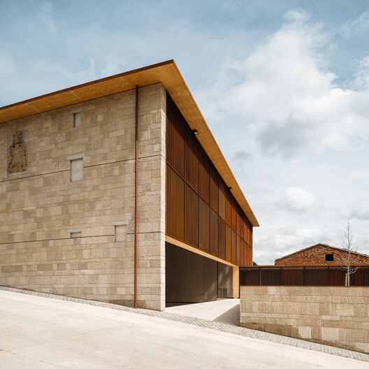 Fronton court and multi-purpose space Maeztu Basque Pelota Court / Verne Arquitectura - Image 10 of 33