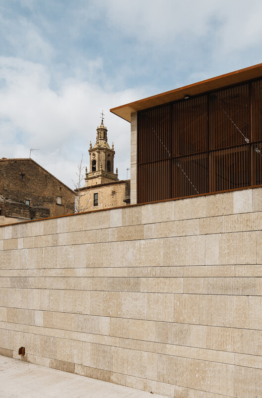 Fronton court and multi-purpose space Maeztu Basque Pelota Court / Verne Arquitectura - Exterior Photography, Brick, Concrete
