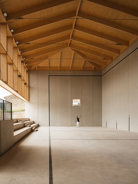 Fronton court and multi-purpose space Maeztu Basque Pelota Court / Verne Arquitectura - Interior Photography, Kitchen, Wood, Beam