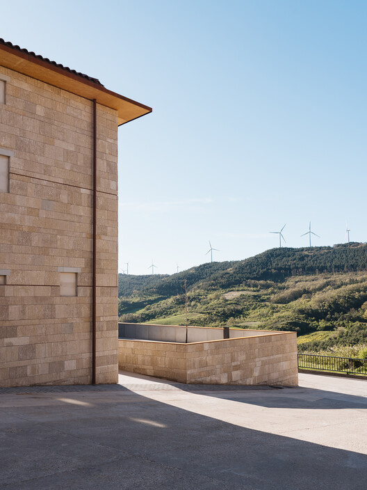 Fronton court and multi-purpose space Maeztu Basque Pelota Court / Verne Arquitectura - Image 24 of 33