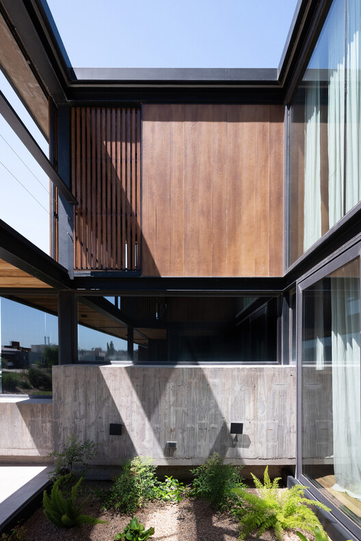 Detached House in the La Reserva Neighborhood Bahía Blanca / Vagón Arquitectura - Interior Photography, Balcony