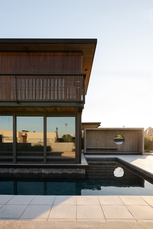 Detached House in the La Reserva Neighborhood Bahía Blanca / Vagón Arquitectura - Image 4 of 23