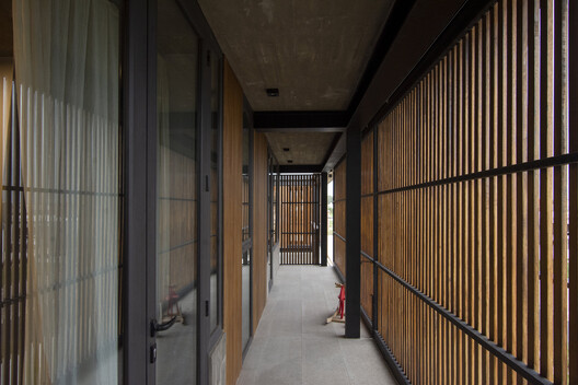 Detached House in the La Reserva Neighborhood Bahía Blanca / Vagón Arquitectura - Image 2 of 23