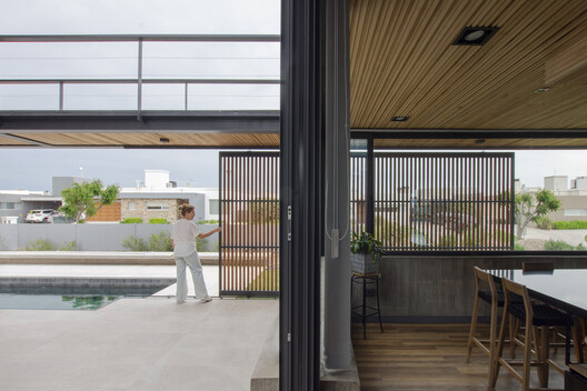 Detached House in the La Reserva Neighborhood Bahía Blanca / Vagón Arquitectura - Interior Photography, Balcony