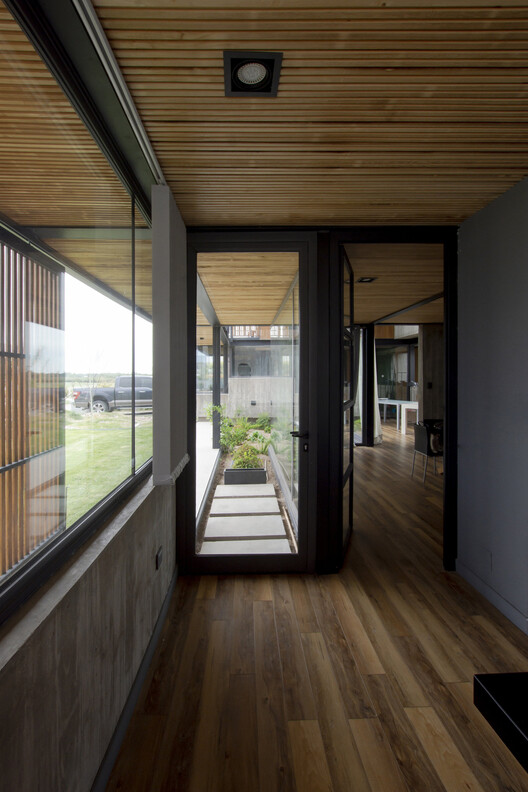 Detached House in the La Reserva Neighborhood Bahía Blanca / Vagón Arquitectura - Image 14 of 23