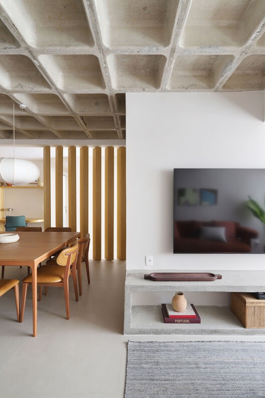 Apartamento de Férias / Fita Arquitetura Apartamento de Férias / Fita Arquitetura - Fotografia de Interiores, Sala de Jantar, Madeira, Cadeira
