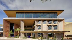 Gosford Regional Library / Lahznimmo Architects