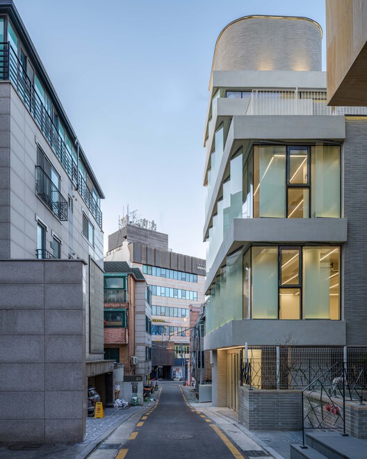 Nonhyun 169  / See Architects - Exterior Photography, Facade, Concrete, Balcony