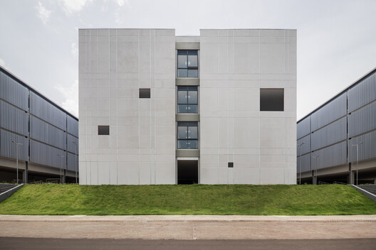 Center for Biomedical Research at the Faculty of Medical and Dental Sciences (FMRP) – University of São Paulo (USP) / Biselli Katchborian Arquitetos - Exterior Photography