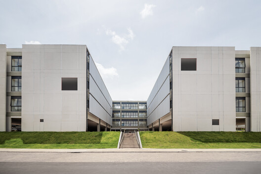 Center for Biomedical Research at the Faculty of Medical and Dental Sciences (FMRP) – University of São Paulo (USP) / Biselli Katchborian Arquitetos - Exterior Photography, Glass