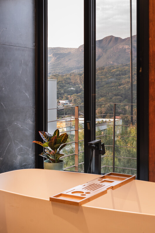Boa Vista House / facury + guaja.cc + Thiago Bandeira Boa Vista House / facury + guaja.cc + Thiago Bandeira - Interior Photography, Bathroom, Glass