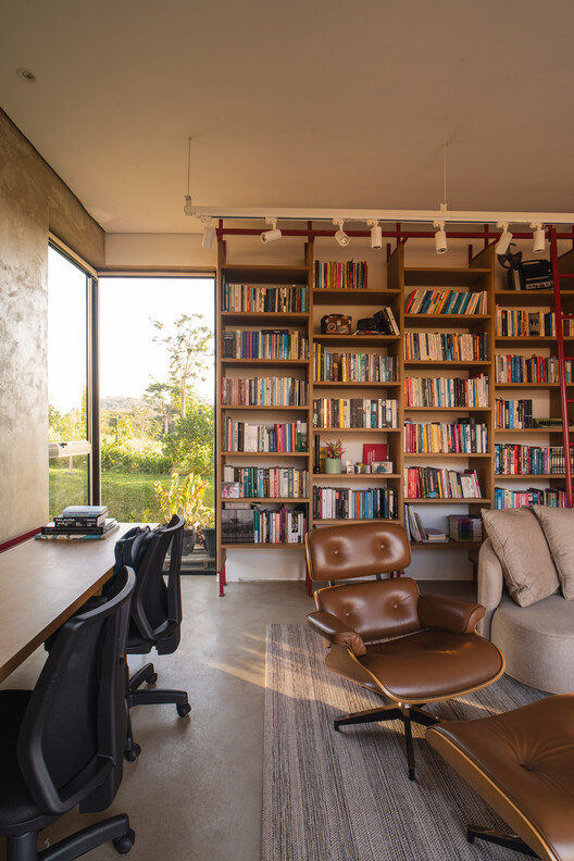 Boa Vista House / facury + guaja.cc + Thiago Bandeira Boa Vista House / facury + guaja.cc + Thiago Bandeira - Interior Photography, Closet, Shelving, Wood, Lighting, Chair