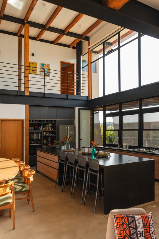 Boa Vista House / facury + guaja.cc + Thiago Bandeira Boa Vista House / facury + guaja.cc + Thiago Bandeira - Interior Photography, Kitchen, Wood, Chair, Table, Lighting, Glass