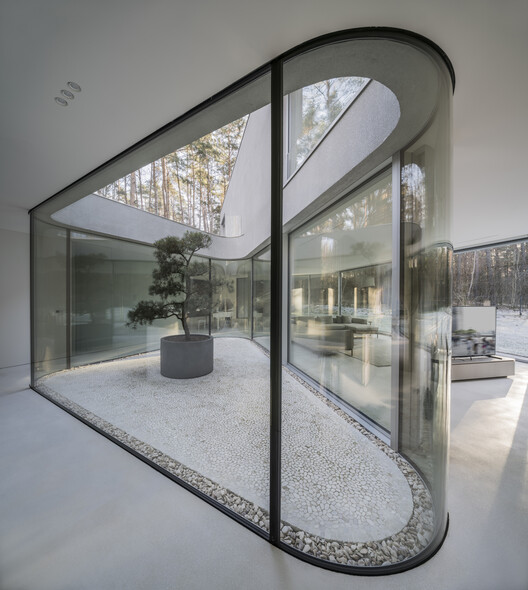 Trim House / Robert Konieczny + KWK Promes - Interior Photography, Glass, Concrete