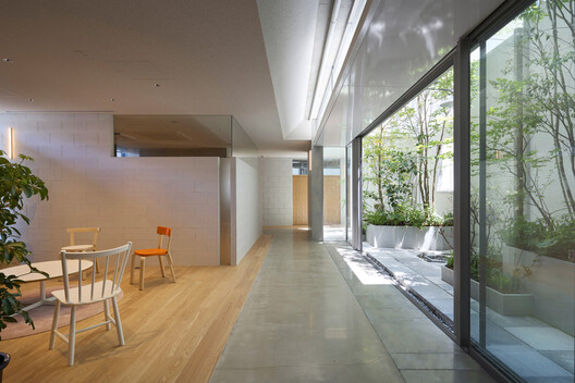 Obstetrics in Nanakuma / Yoshitaka Suzuki and Associates - Interior Photography, Glass