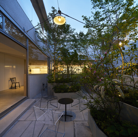 Obstetrics in Nanakuma / Yoshitaka Suzuki and Associates - Exterior Photography, Glass, Courtyard