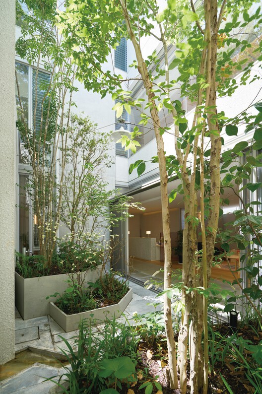 Obstetrics in Nanakuma / Yoshitaka Suzuki and Associates - Exterior Photography