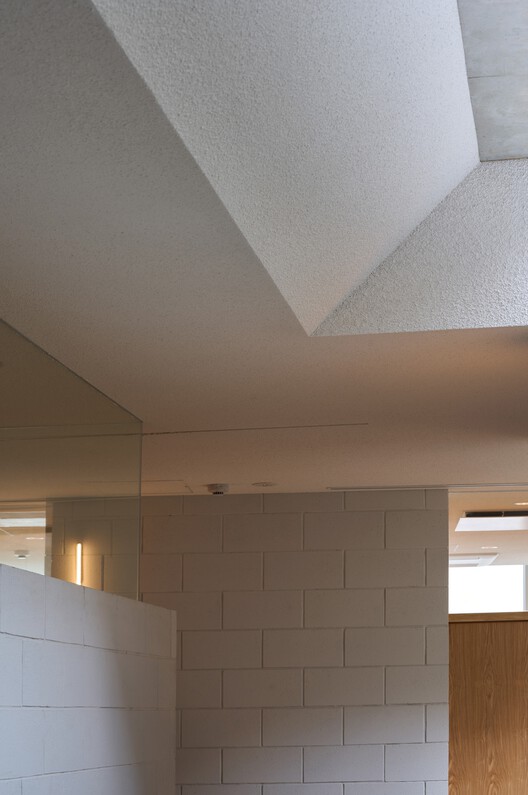 Obstetrics in Nanakuma / Yoshitaka Suzuki and Associates - Image 24 of 39