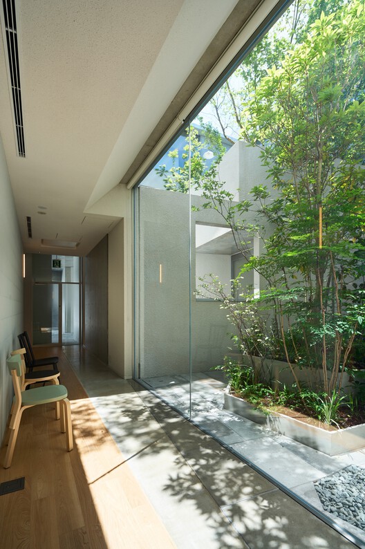 Obstetrics in Nanakuma / Yoshitaka Suzuki and Associates - Interior Photography, Glass
