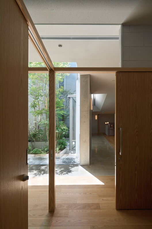 Obstetrics in Nanakuma / Yoshitaka Suzuki and Associates - Interior Photography, Wood, Door