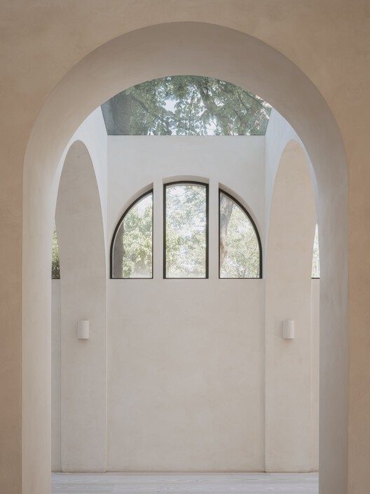 West London House  / Goldstein Heather - Interior Photography, Arch, Concrete, Arcade