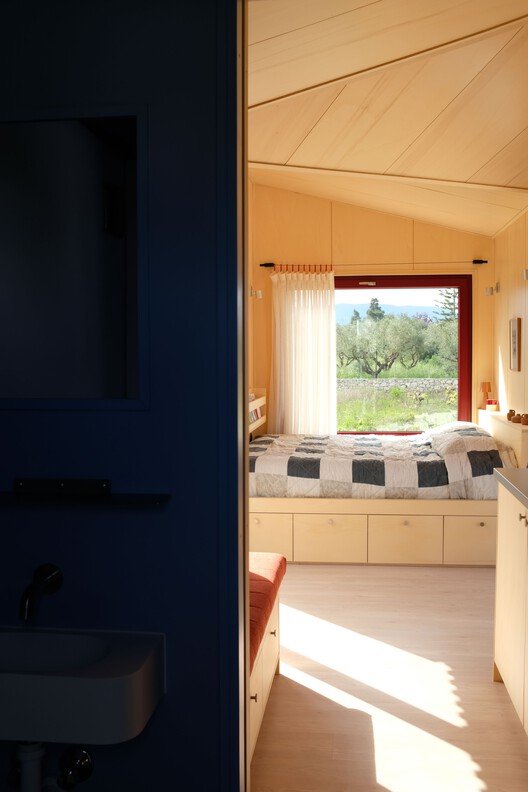 The Root Cabin / Kasawoo - Interior Photography, Wood, Bedroom