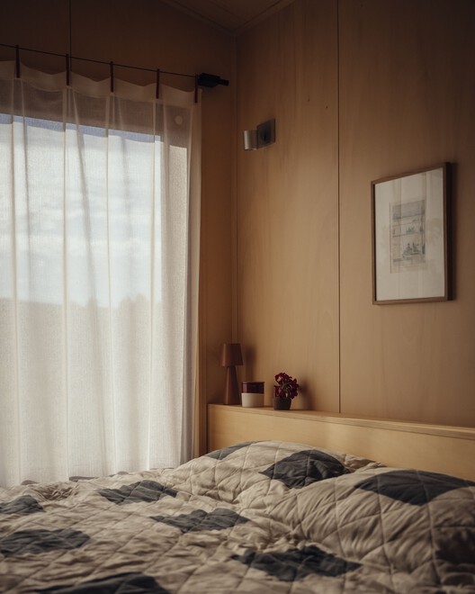 The Root Cabin / Kasawoo - Interior Photography, Bedroom, Wood, Bed, Lighting