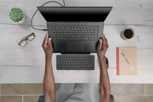 LANA: Ergonomic laptop stand that integrates into workspace design - Image 7 of 11