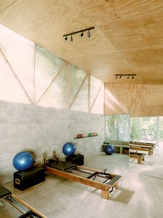 Estúdio de Pilates / Juan Bechini - Fotografia de Interiores, Madeira, Iluminação, Vidro