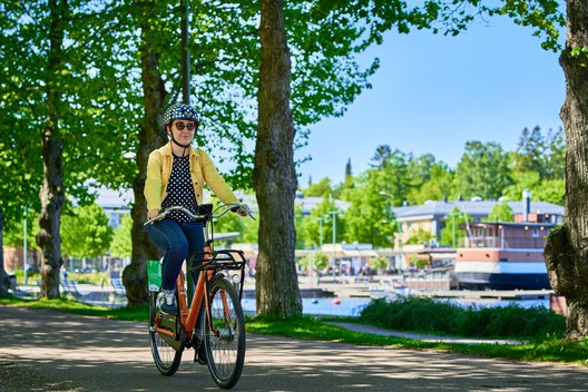 Reimagining the Complete Neighborhood through Urban Renaturing - Image 2 of 17