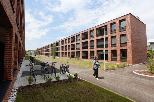 Reimagining the Complete Neighborhood through Urban Renaturing - Image 8 of 17