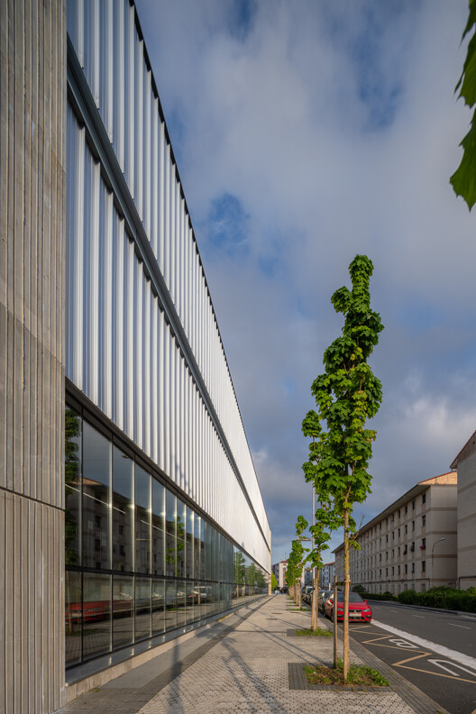 Altza Municipal Sports Center / Tabuenca & Leache + Chocarro & Herranz - Exterior Photography