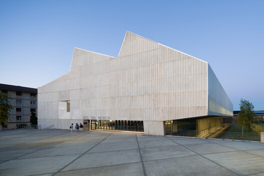 Altza Municipal Sports Center / Tabuenca & Leache + Chocarro & Herranz - Exterior Photography