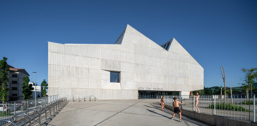 Altza Municipal Sports Center / Tabuenca & Leache + Chocarro & Herranz - Exterior Photography