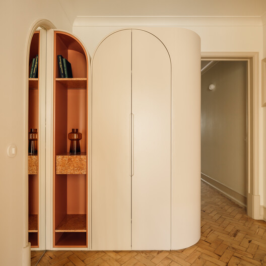 Apartamento en la Casa de la Moneda / Aurora Arquitectos Apartamento en la Casa de la Moneda / Aurora Arquitectos - Fotografía interior, Madera, Puerta, Armarios