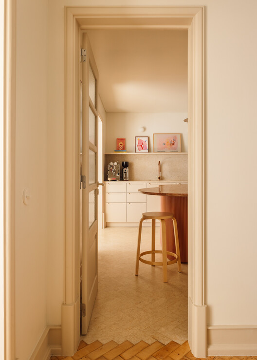 Apartamento en la Casa de la Moneda / Aurora Arquitectos Apartamento en la Casa de la Moneda / Aurora Arquitectos - Fotografía interior, Madera, Puerta, Iluminación