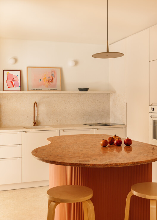 Apartamento en la Casa de la Moneda / Aurora Arquitectos Apartamento en la Casa de la Moneda / Aurora Arquitectos - Fotografía interior, Cocina, Madera, Iluminación, Encimera, Sillas