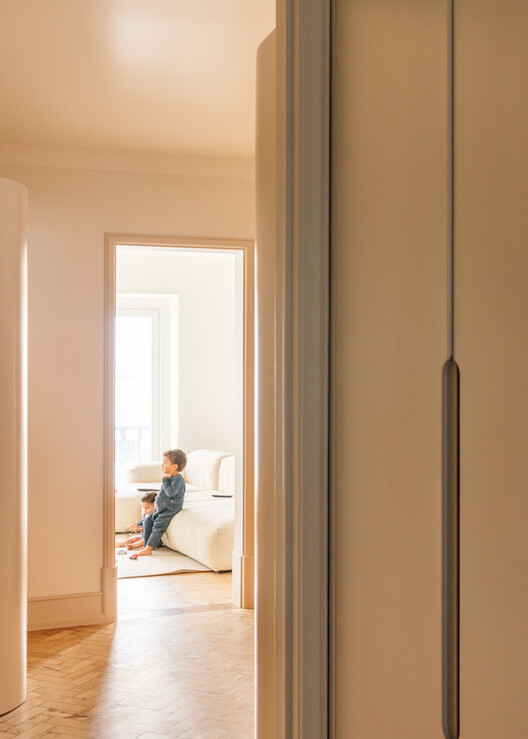 Apartamento en la Casa de la Moneda / Aurora Arquitectos Apartamento en la Casa de la Moneda / Aurora Arquitectos - Fotografía interior, Madera, Puerta, Iluminación