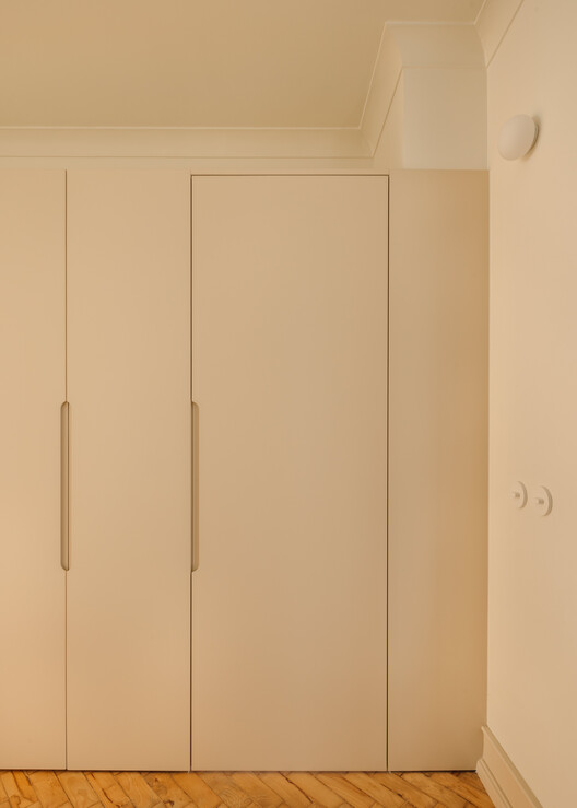Apartamento en la Casa de la Moneda / Aurora Arquitectos Apartamento en la Casa de la Moneda / Aurora Arquitectos - Fotografía interior, Madera, Puerta, Armarios
