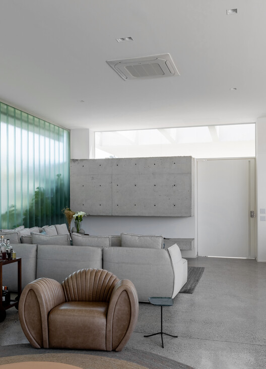 CS Residence / Fpoles Arquitetos CS Residence / Fpoles Arquitetos - Interior Photography, Living Room, Sofa, Lighting, Table