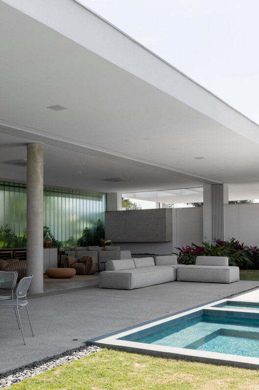 CS Residence / Fpoles Arquitetos CS Residence / Fpoles Arquitetos - Interior Photography, Living Room, Courtyard
