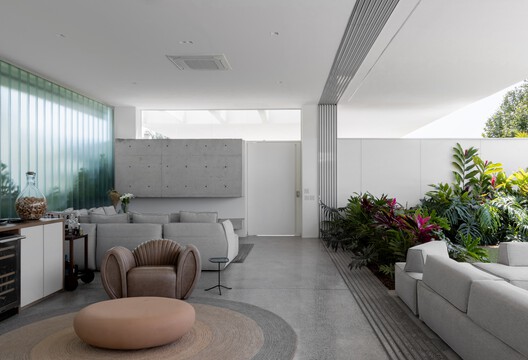 CS Residence / Fpoles Arquitetos CS Residence / Fpoles Arquitetos - Interior Photography, Living Room, Sofa, Table, Chair