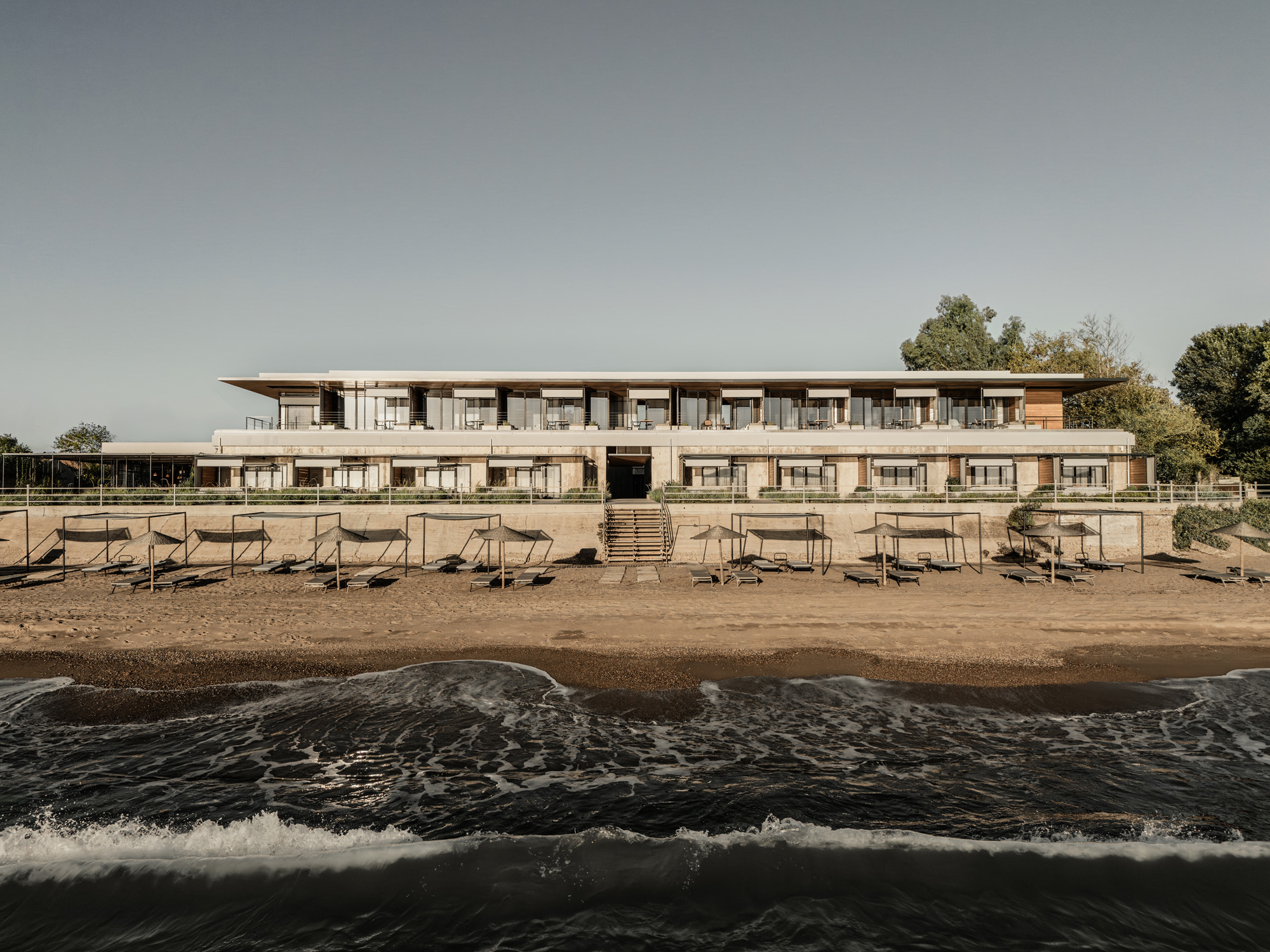 Dexamenes Seaside Hotel Extension  / K-Studio | ArchDaily