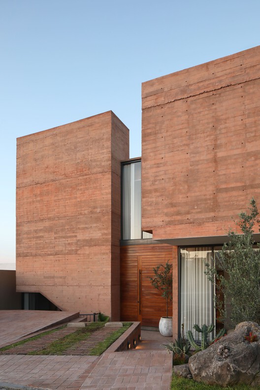 Casa Juriquilla / Estudio Mero - fotografía exterior, ladrillo