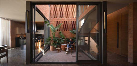 Juriquilla House / Estudio Mero Juriquilla House / Estudio Mero - Interior Photography, Wood, Brick