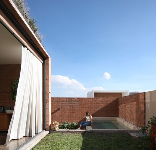 Juriquilla House / Estudio Mero Juriquilla House / Estudio Mero - Exterior Photography, Brick